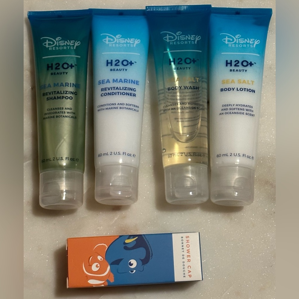 Brand New 5 pieces H2O Hotel Set